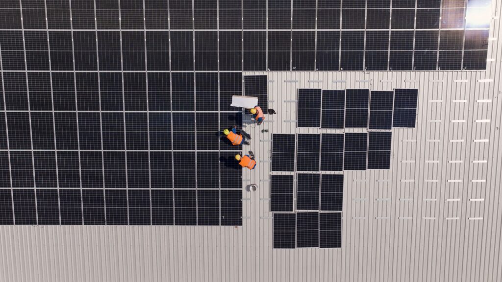 Leonardo porta il fotovoltaico in 20 siti: oltre il 10% dell’energia sarà autoprodotta