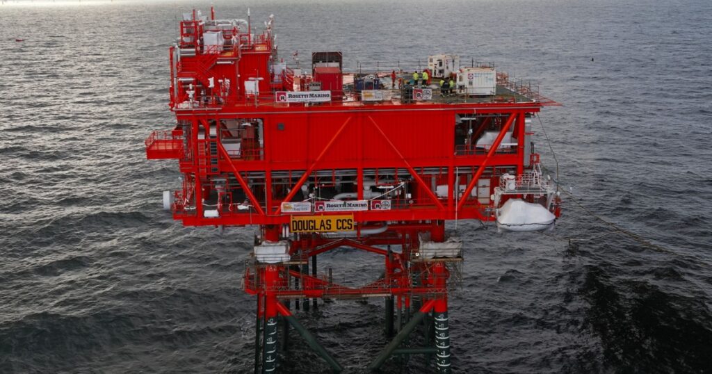 Eni installa la prima piattaforma offshore dedicata al trasporto e stoccaggio di CO₂